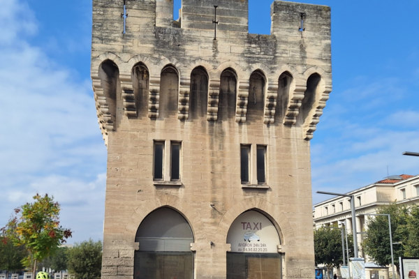 Avignon – Les Remparts et la maison du Roi René